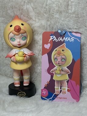Laura Pajamas Parrot Night Skirt Figurine with Duckling